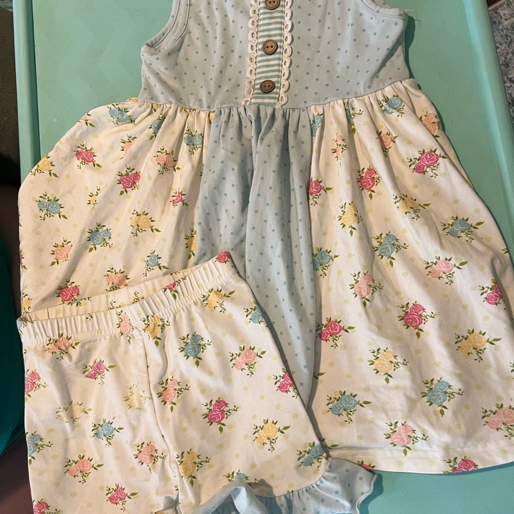 Serendipity Ruffle Short Set Size 4 - Picture 3 of 3